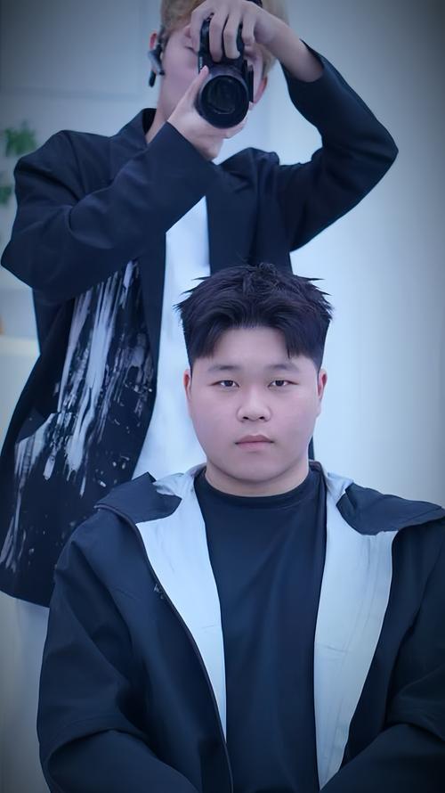 男生脸大留什么发型
