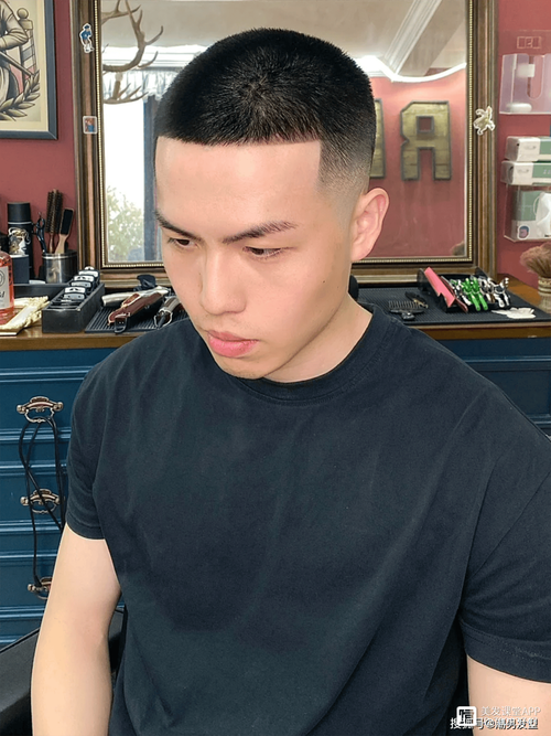 男生脸大留什么发型