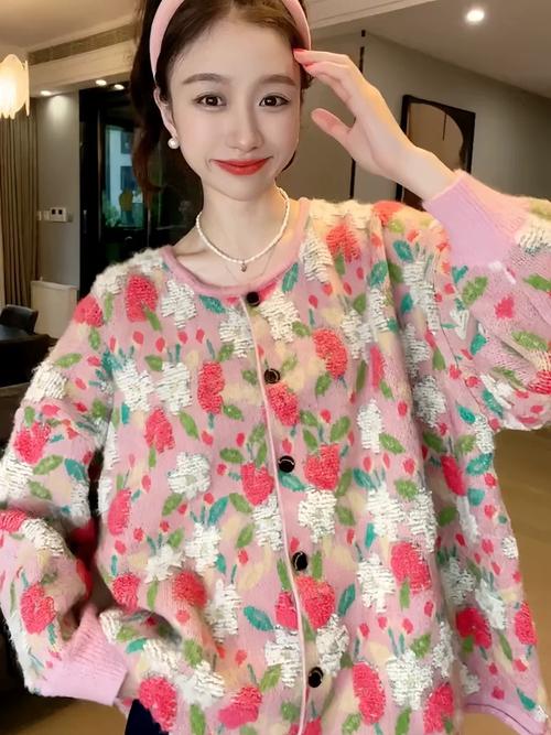 粉色针织衫外套怎么搭配