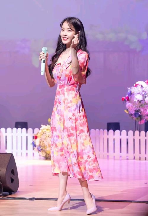 粉色衣服怎么搭配鞋