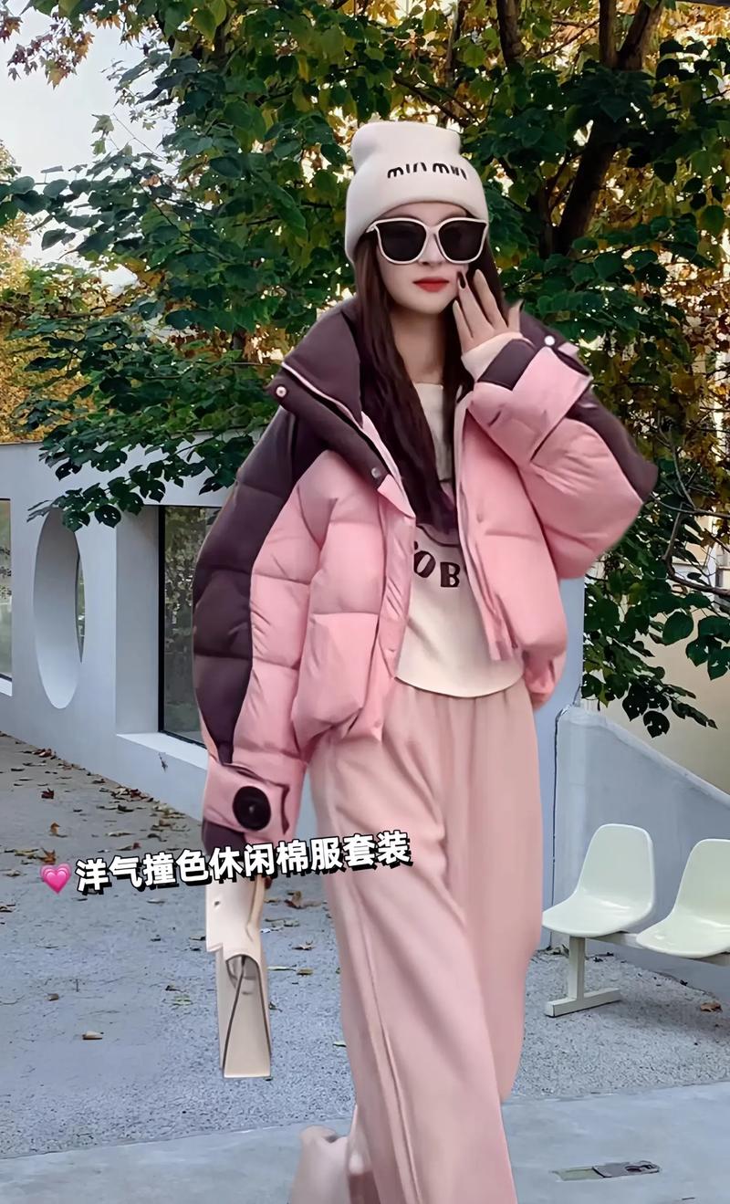粉色棉服短款怎么搭配图片
