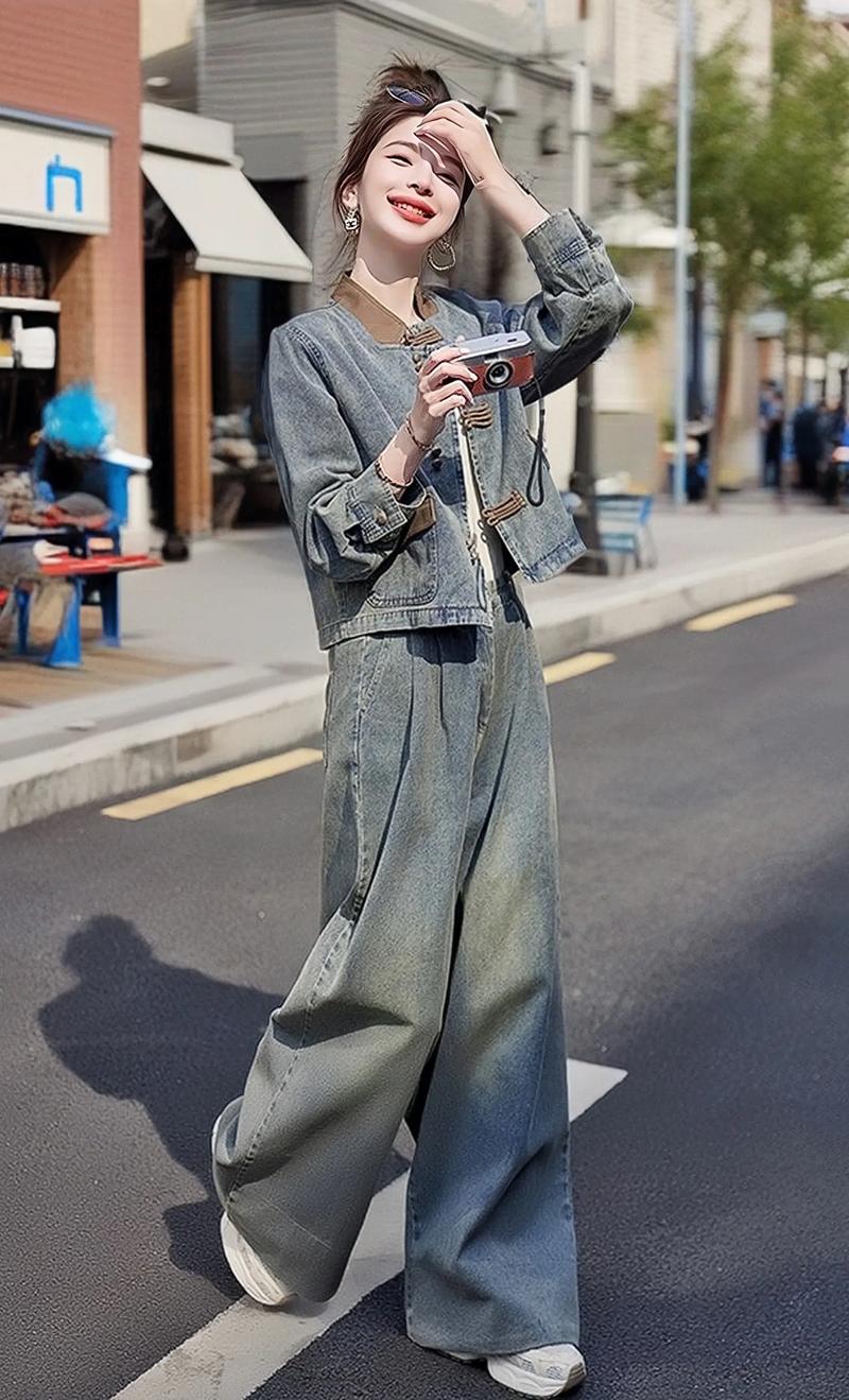 阔腿牛仔裤配什么衣服