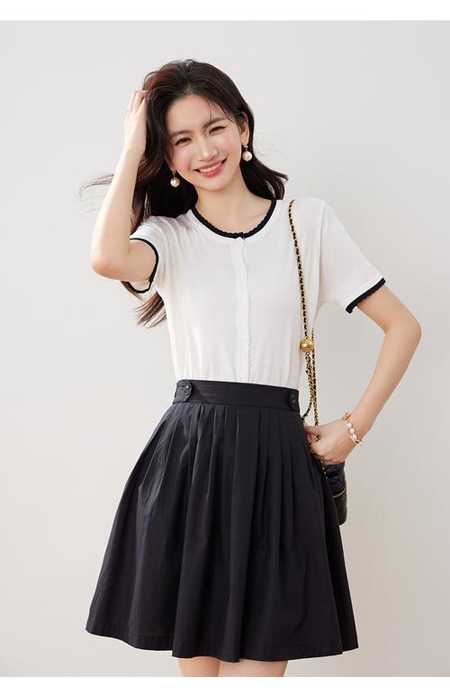 短装针织短袖小外套怎么搭配衣服