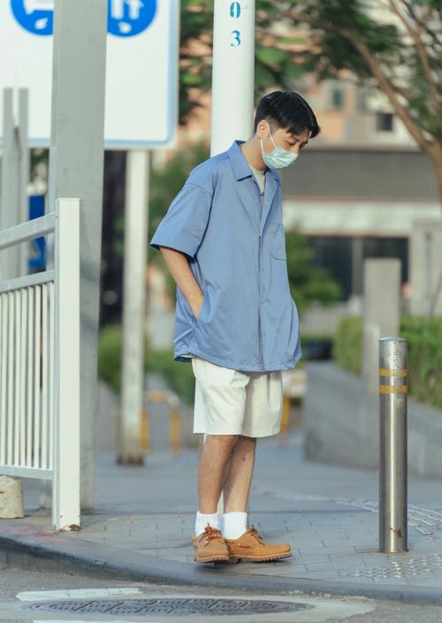 短裤白衬衫怎么搭配图片