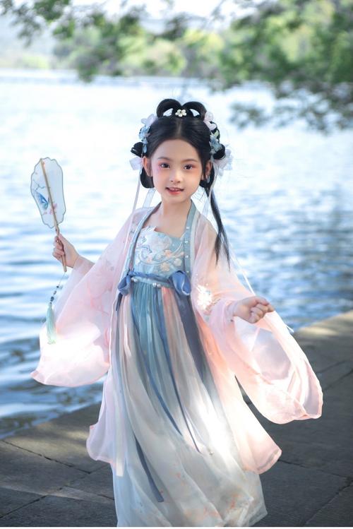 大袖衣服怎么搭配图片
