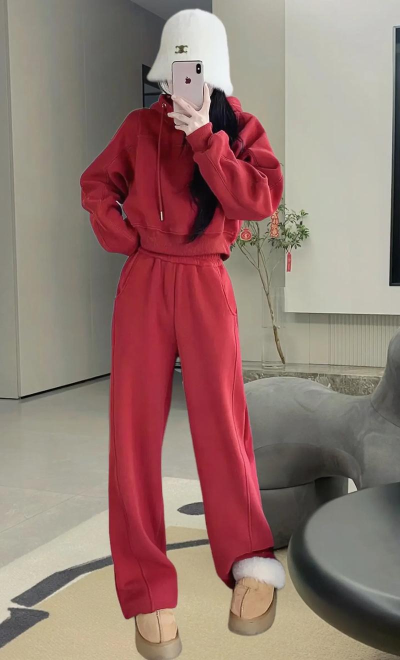 大红色宽松裤怎么搭配什么外套
