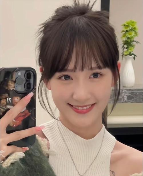 脑门大适合什么刘海