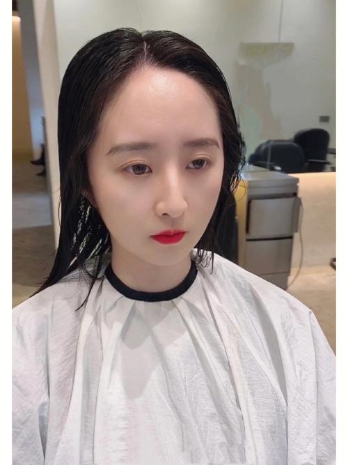 脑门大适合什么刘海