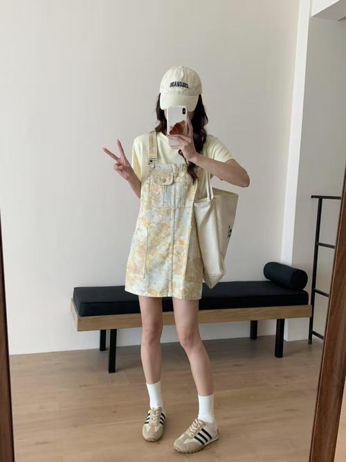 长款背带裤裙怎么搭配什么外套好看