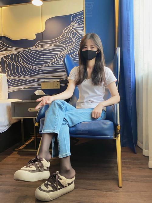 裤袜配什么鞋