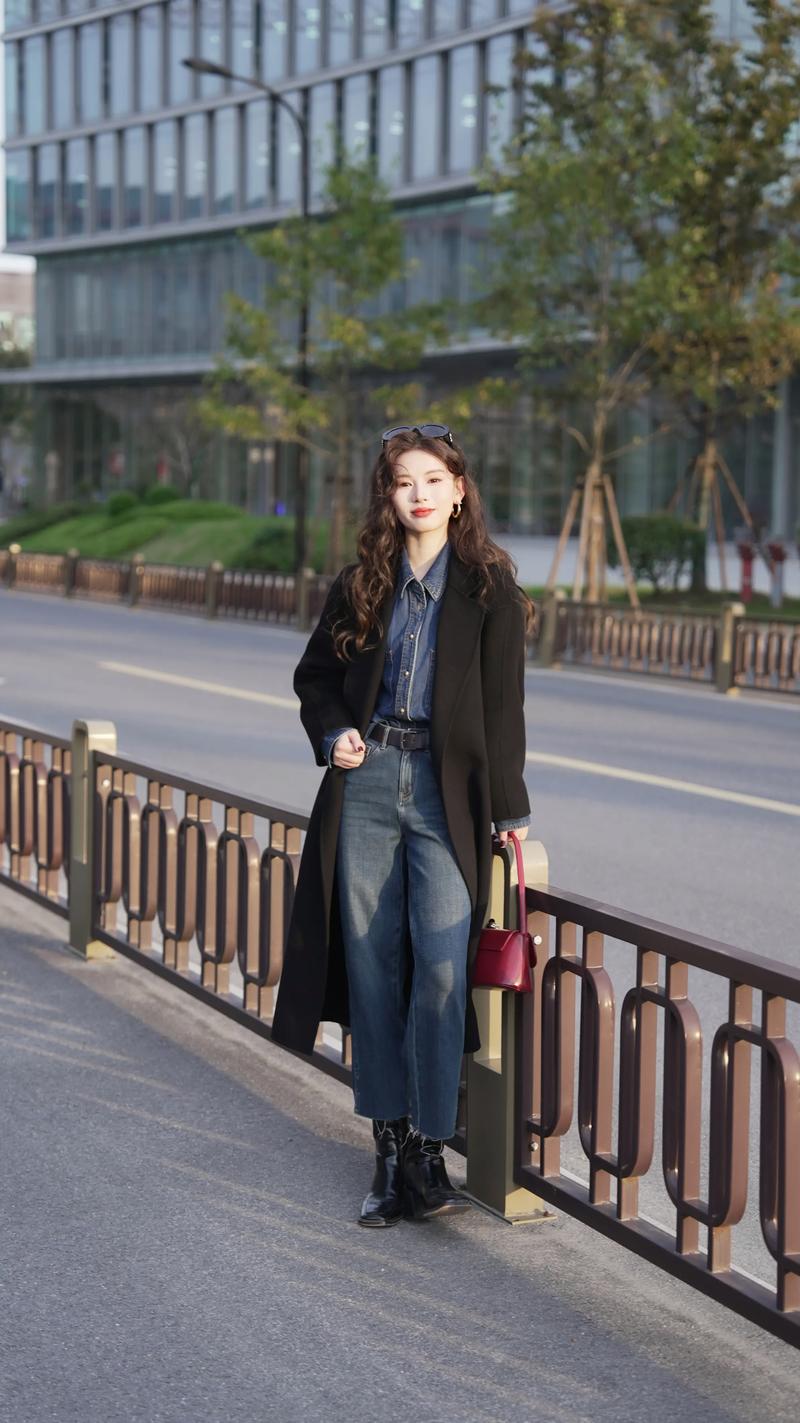 长版黑外套怎么搭配图片欣赏
