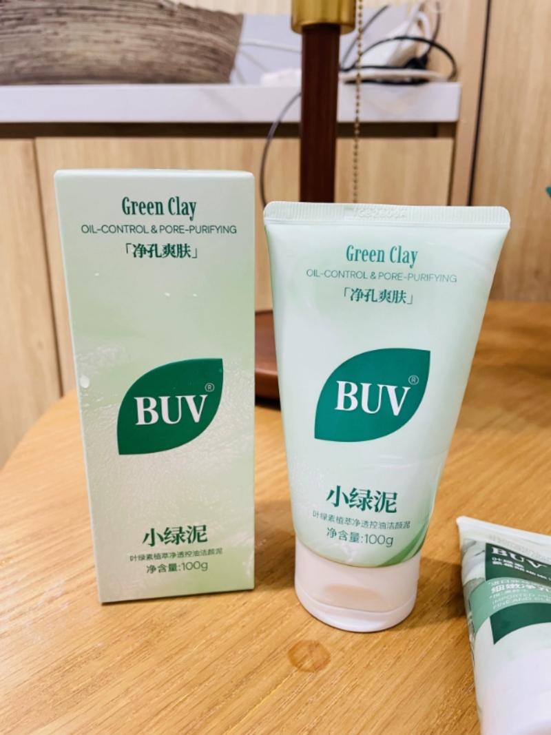 油性皮肤用什么洗面奶