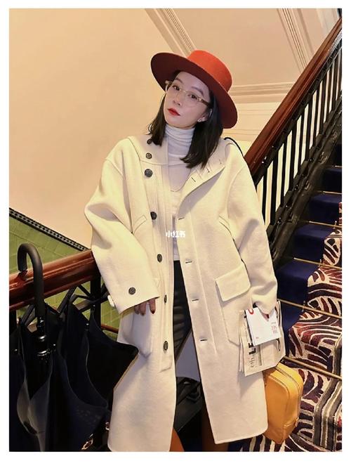 白色休闲长款外套怎么搭配图片大全