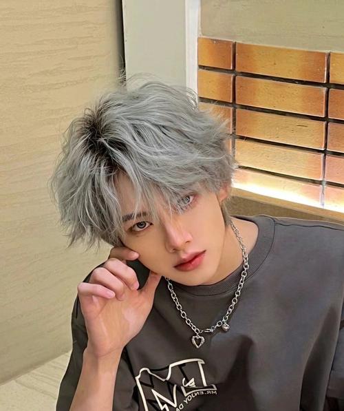 男生头发染什么颜色好看