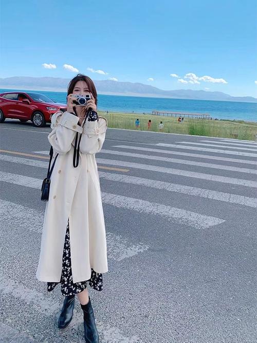 白色休闲长款上衣怎么搭配什么外套