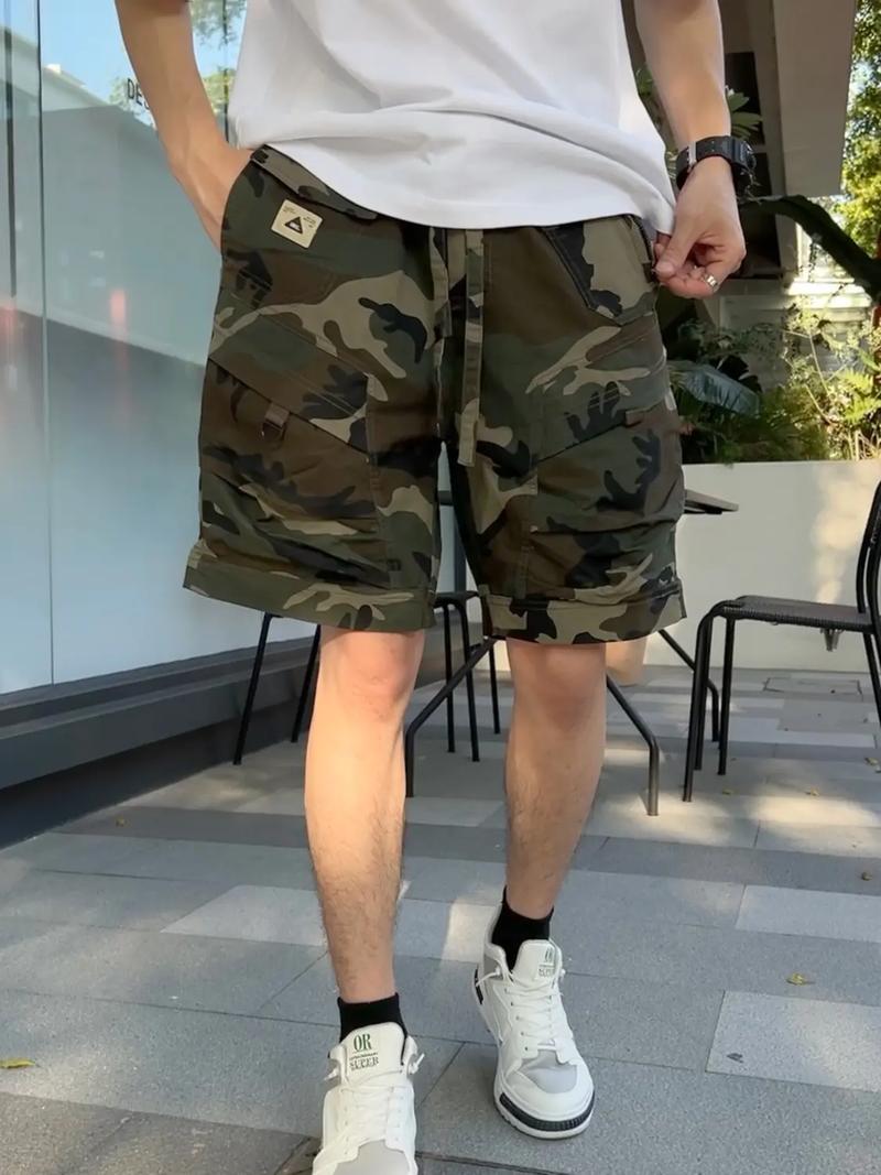 迷彩短裤配什么上衣