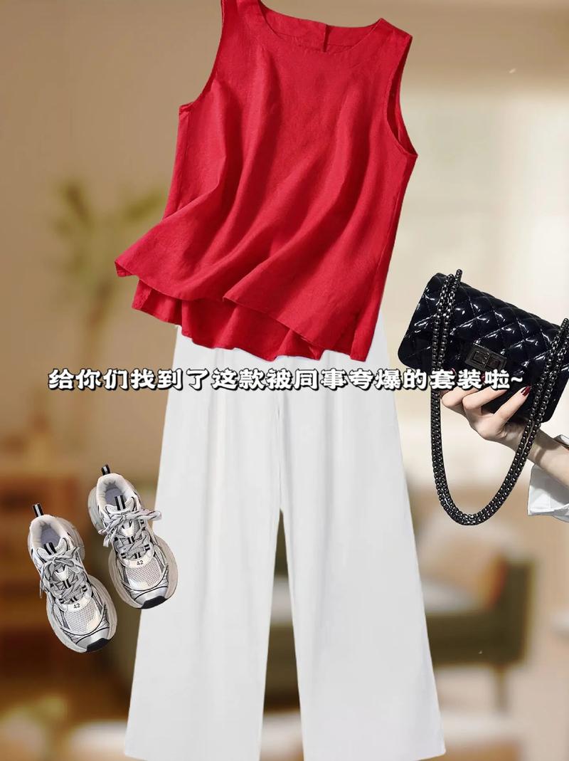 白色裤子和红色鞋子怎么搭配衣服