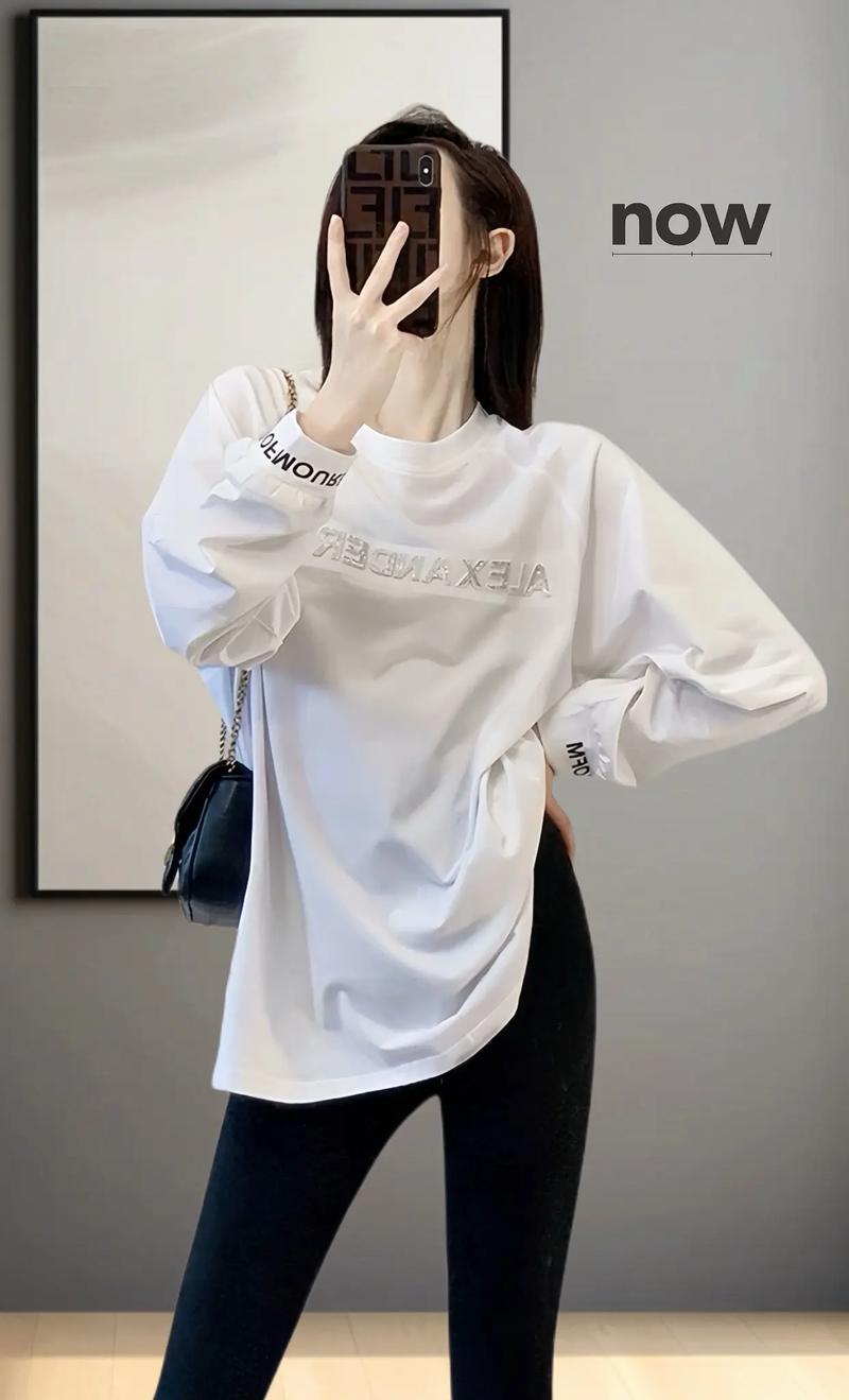 白色长款休闲上衣怎么搭配图片