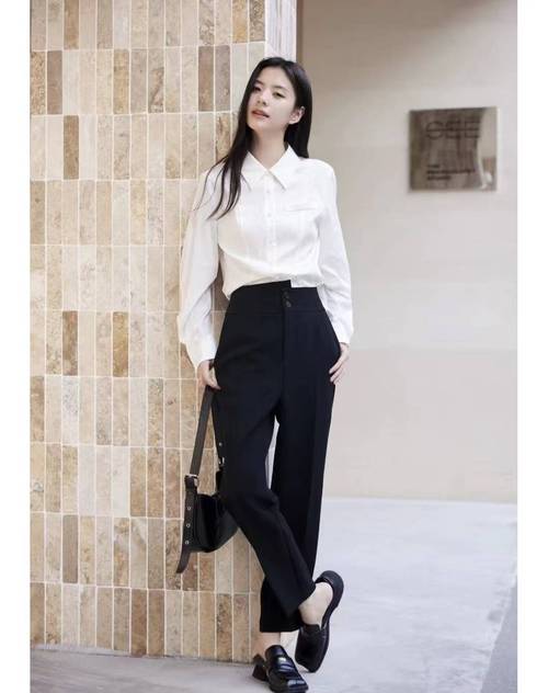 白衬衫怎么搭配黑裤子图片