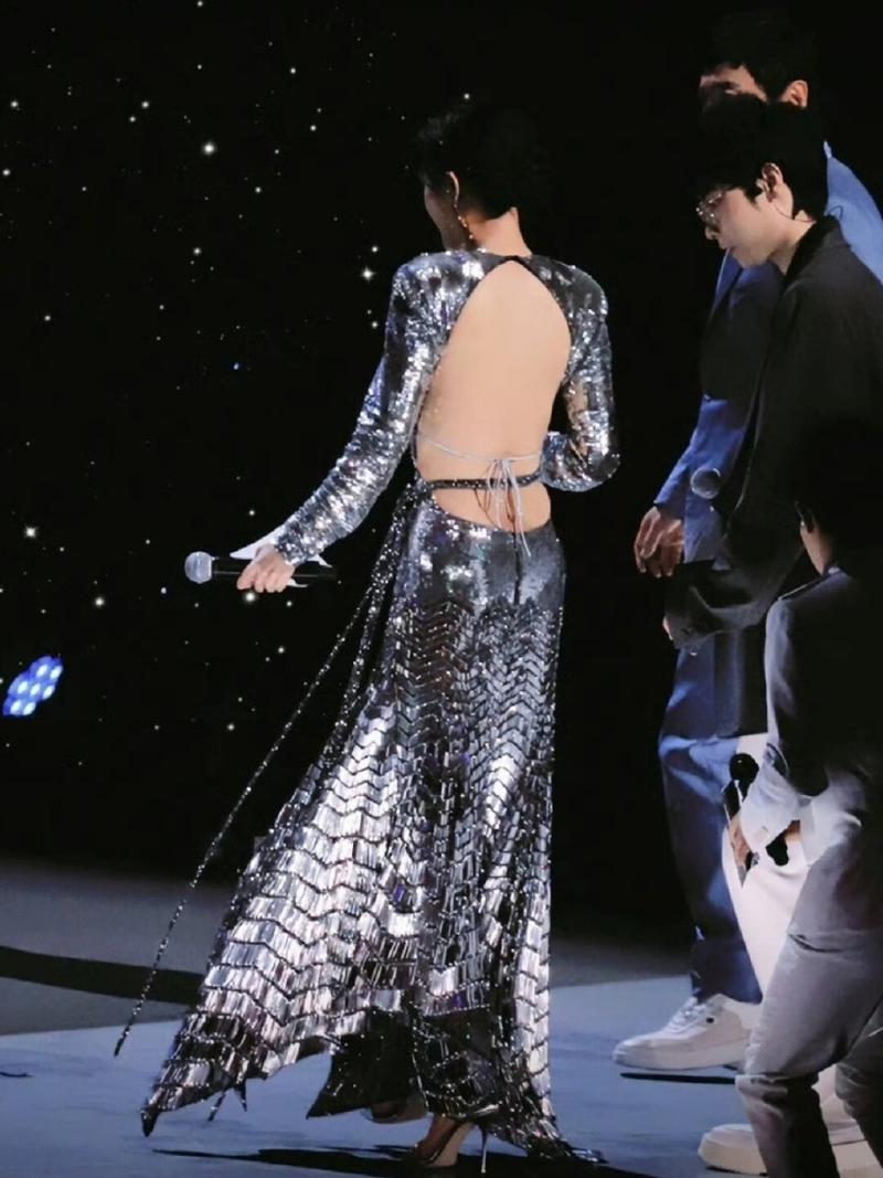 后背线条叫什么