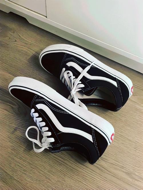 vans黑白格怎么搭配图片