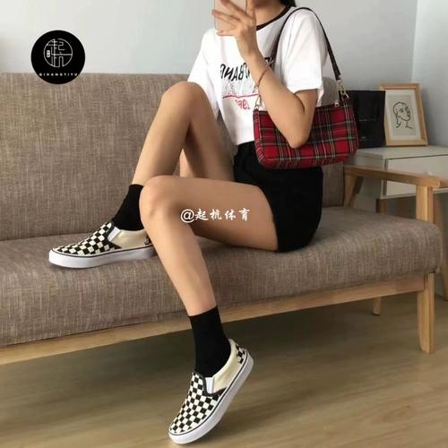 vans黑白格怎么搭配图片