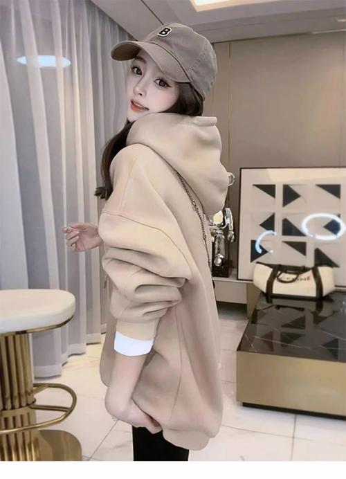 中款套头外套怎么搭配图片