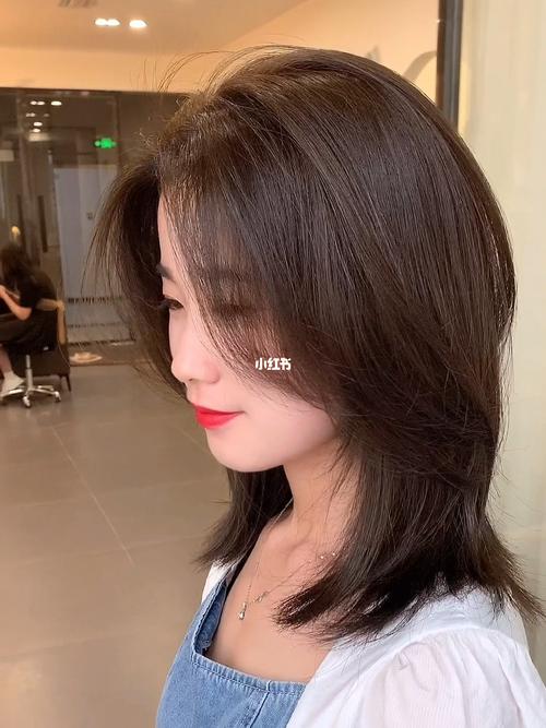 脸大的女生适合什么发型