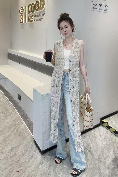 中长款的背心怎么搭配什么外套