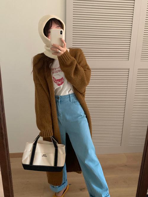 针织长款的开衫毛衣怎么搭配什么裤子