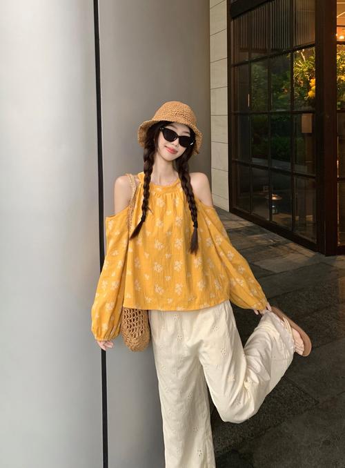 有字上衣怎么搭配衣服好看图片