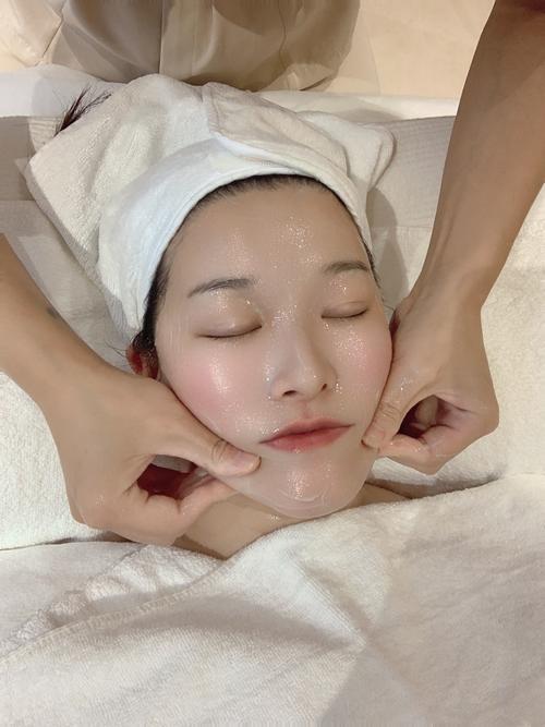洗面奶水疗怎么做
