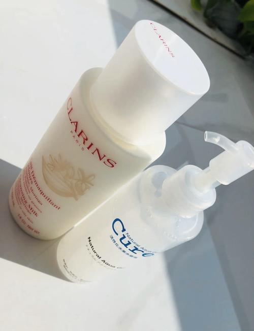 娇韵诗白吸盘和洗面奶怎么用