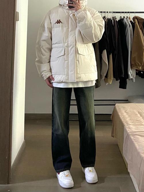 休闲男羽绒服怎么搭配裤子