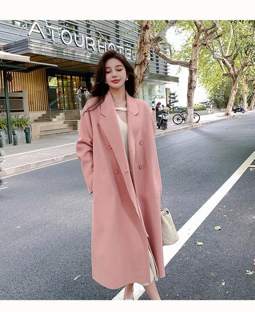休闲粉色风衣怎么搭配图片女