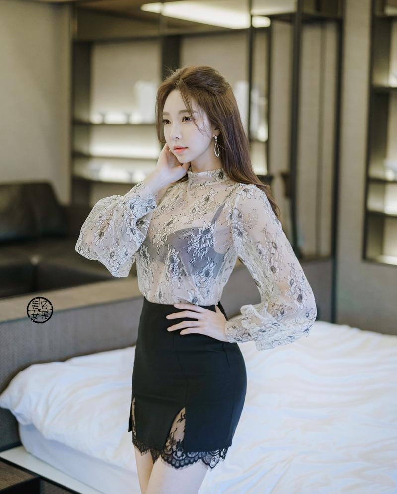 透明白色上衣怎么搭配