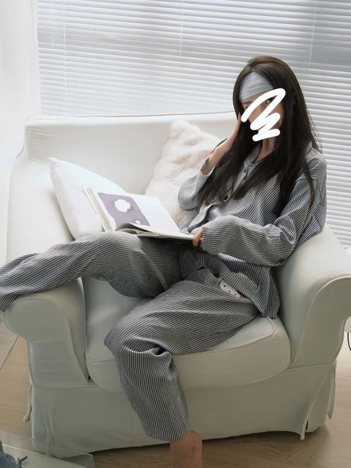 睡衣风裤子怎么搭配