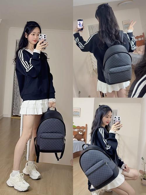 双肩包可以怎么搭配衣服图片