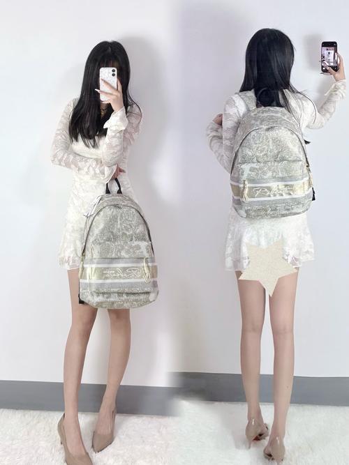 双肩包可以怎么搭配衣服
