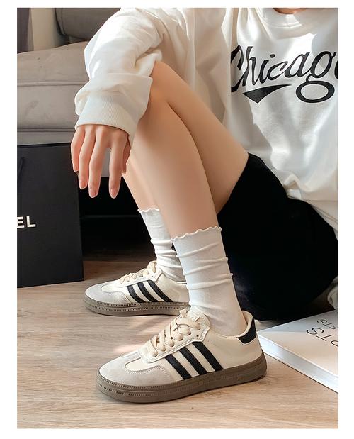 高袜子怎么搭配鞋子图片