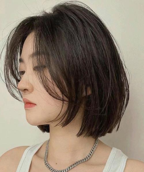 长脸女生适合什么短发