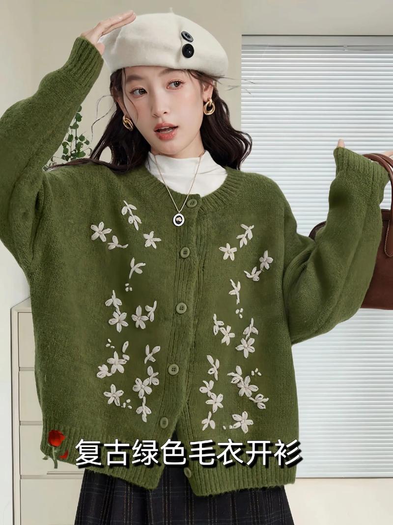 复古大花绿色怎么搭配外套