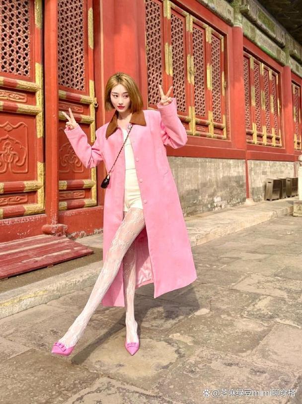 粉色皮鞋怎么搭配衣服好看图片