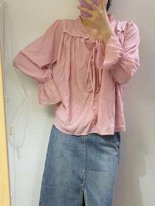 粉红色衬衫怎么搭配女