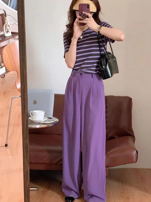 深紫色裤子配什么上衣