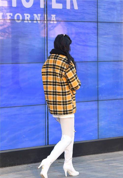 冬天白色高跟鞋怎么搭配衣服图片