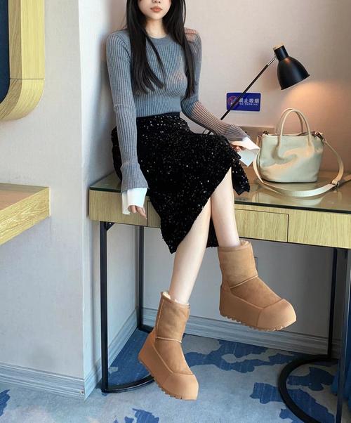 冬季女生穿的鞋子怎么搭配衣服