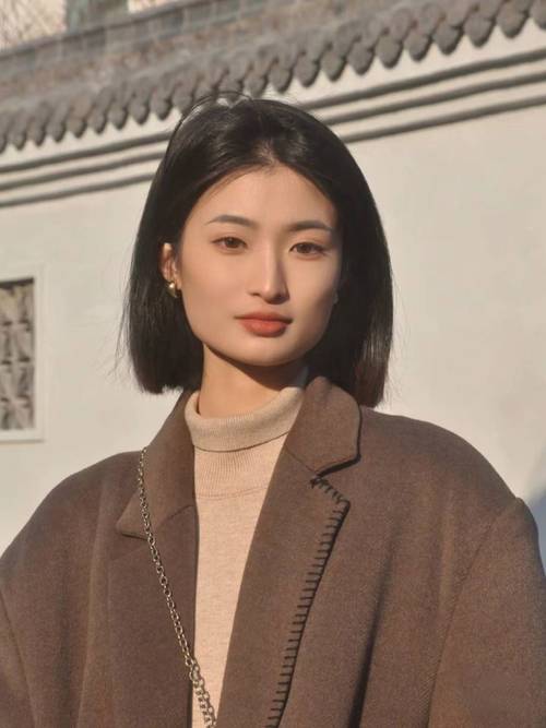 方正脸适合什么发型
