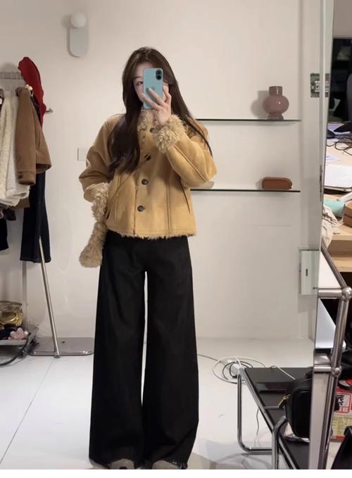 穿一体衣服怎么搭配图片欣赏