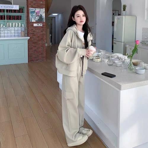 穿卫衣外套怎么搭配什么裤子好看吗